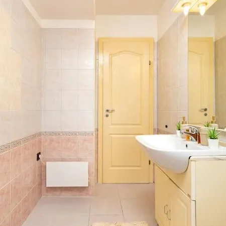 La Primavera Spacious Апартаменты Пловдив