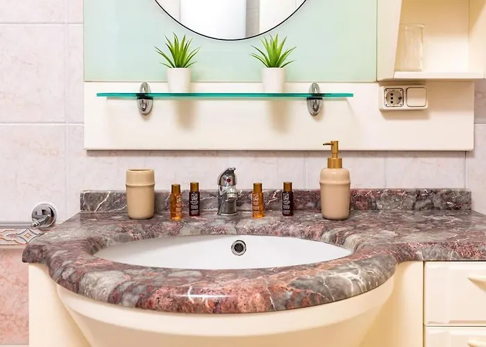 La Primavera Spacious 公寓 *