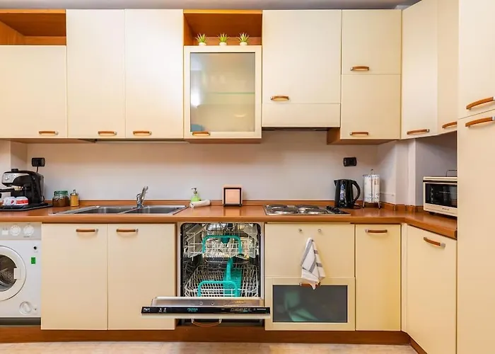 La Primavera Spacious *